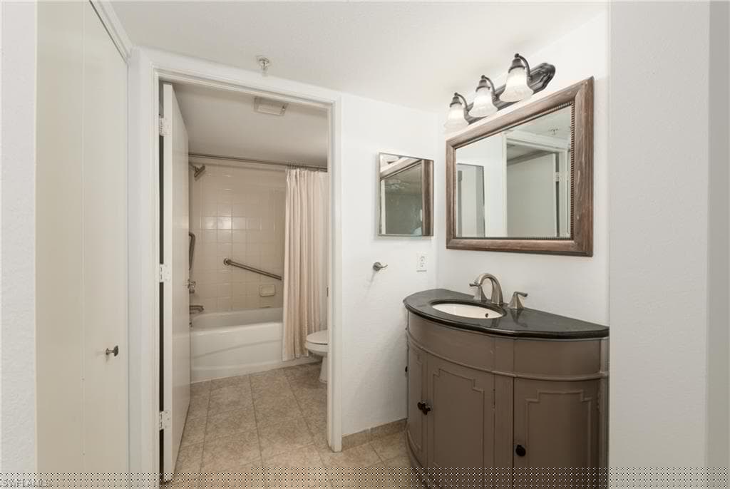 8290 Ibis Club Ln 902, Naples, FL 34104-19
