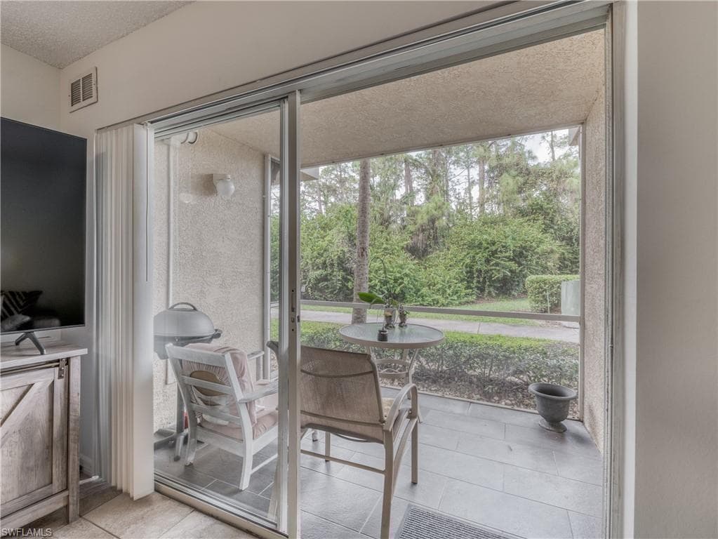 8290 Ibis Club Ln 902, Naples, FL 34104-27