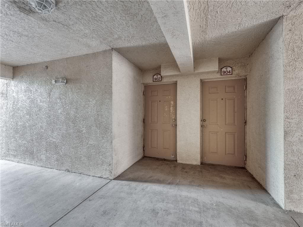 8290 Ibis Club Ln 902, Naples, FL 34104-29