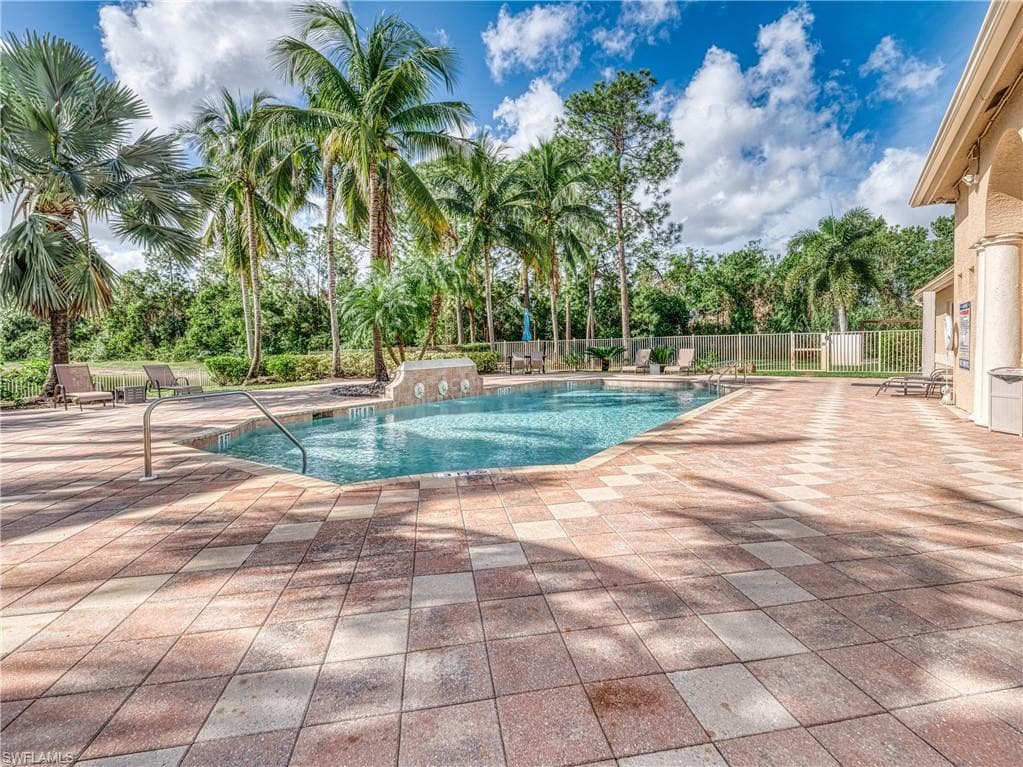 8290 Ibis Club Ln 902, Naples, FL 34104-34