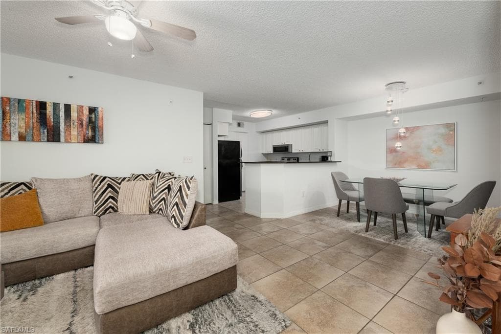8290 Ibis Club Ln 902, Naples, FL 34104-7