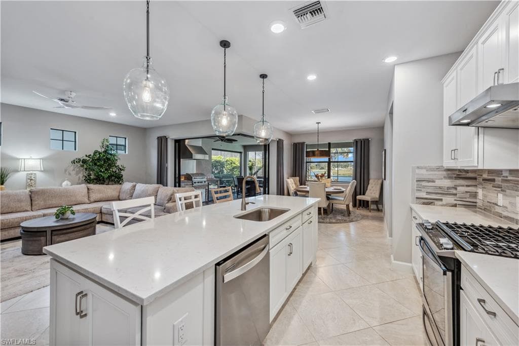2768 Amaranda Ct, Naples, FL 34114-7