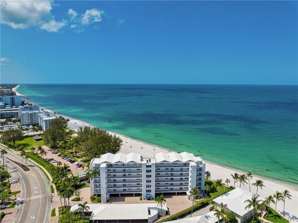 2121 Gulf Shore Blvd N 302, Naples, FL 34102-4