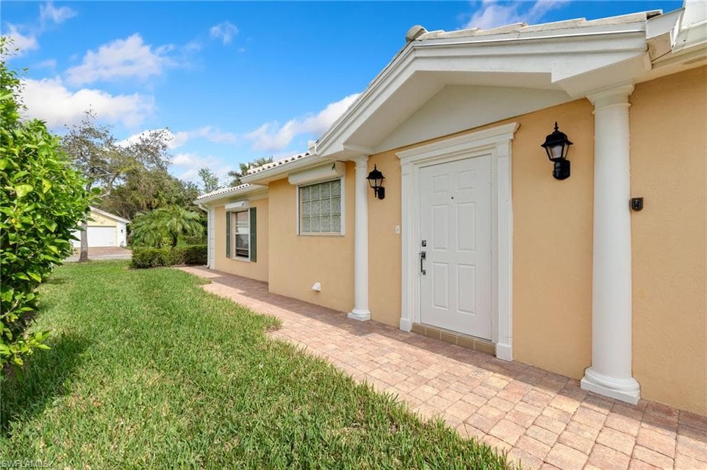 8084 Xenia Ln, Naples, FL 34114-22