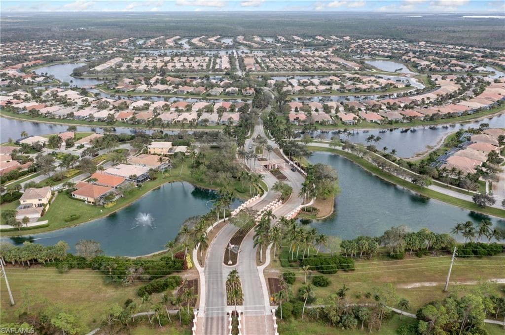 8084 Xenia Ln, Naples, FL 34114-1