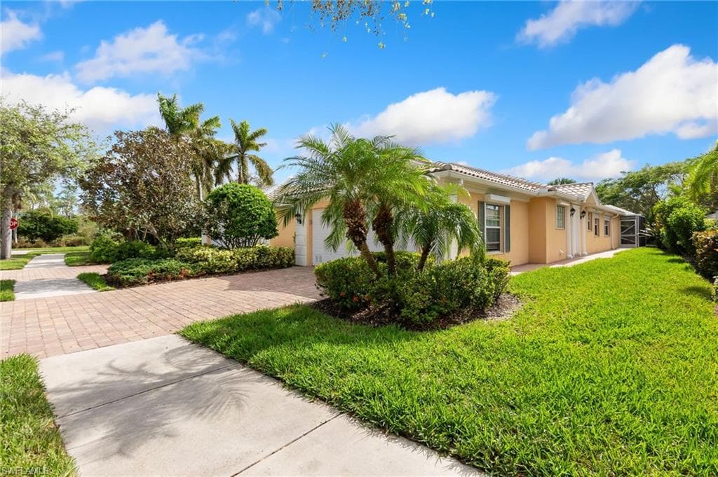 8084 Xenia Ln, Naples, FL 34114-2