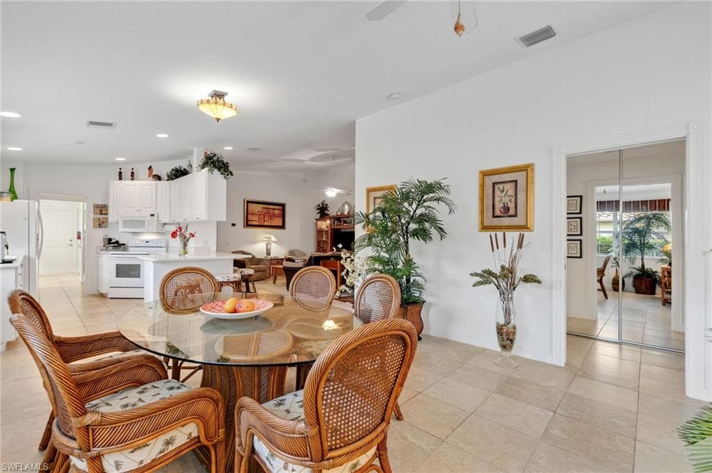 8084 Xenia Ln, Naples, FL 34114-3