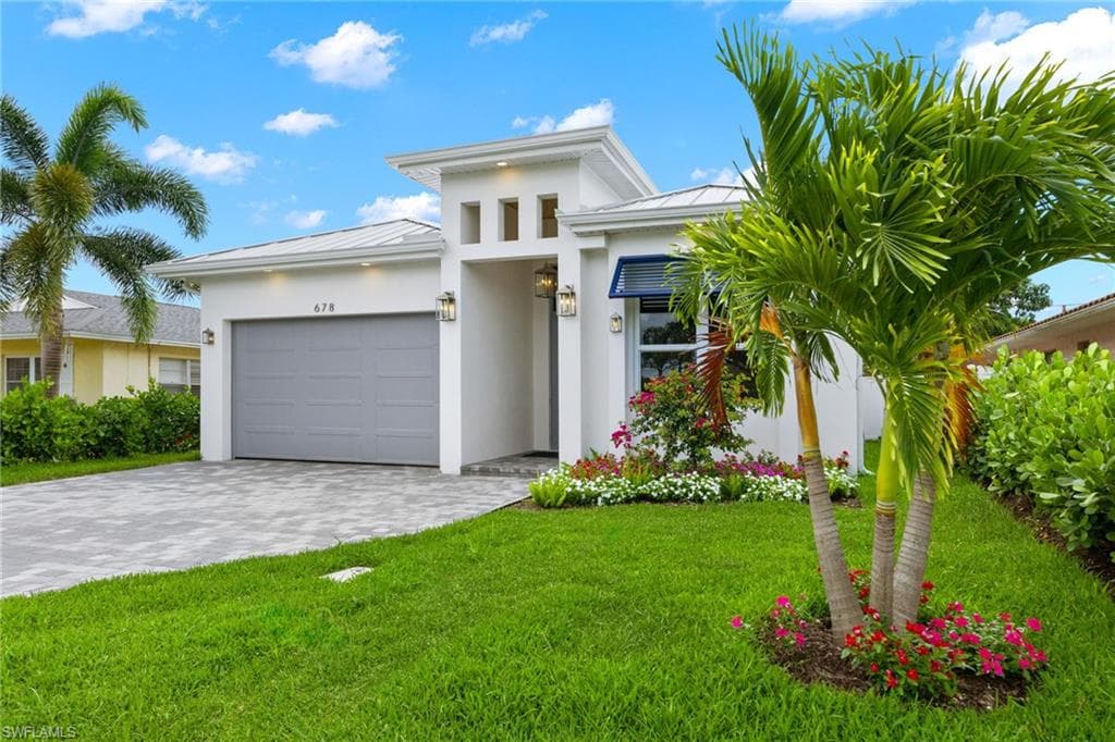 664 100th Ave N, Naples, FL 34108-3
