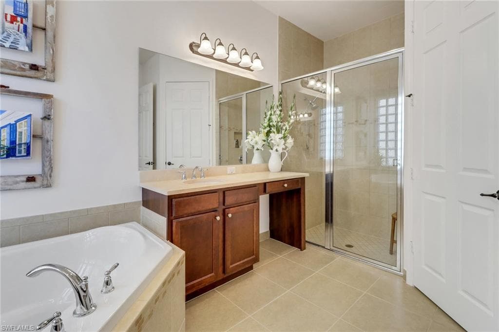 3475 Pacific Dr, Naples, FL 34119-15