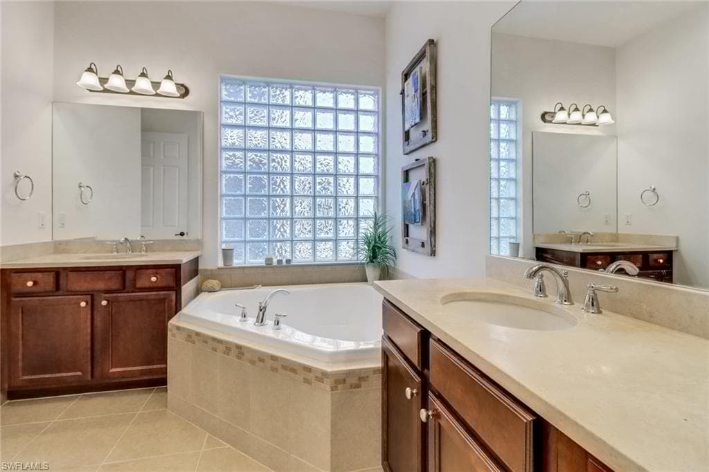 3475 Pacific Dr, Naples, FL 34119-16