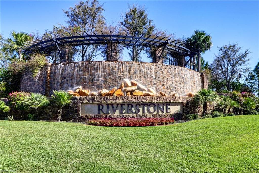 3475 Pacific Dr, Naples, FL 34119-21