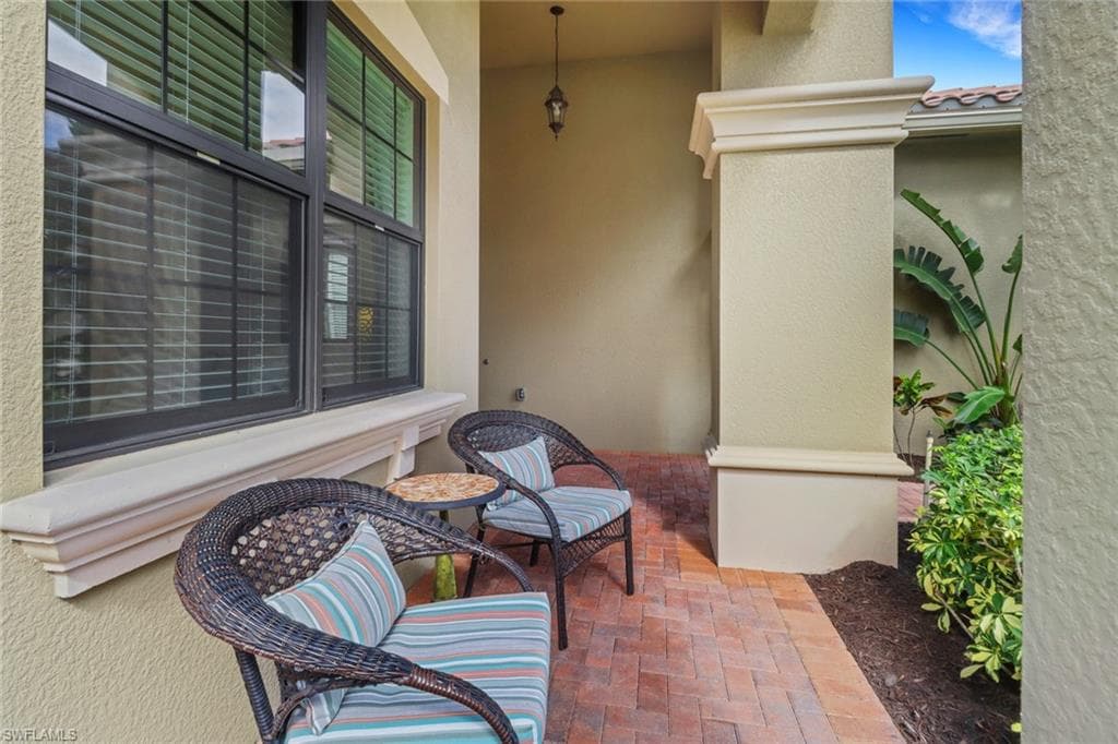 3475 Pacific Dr, Naples, FL 34119-3