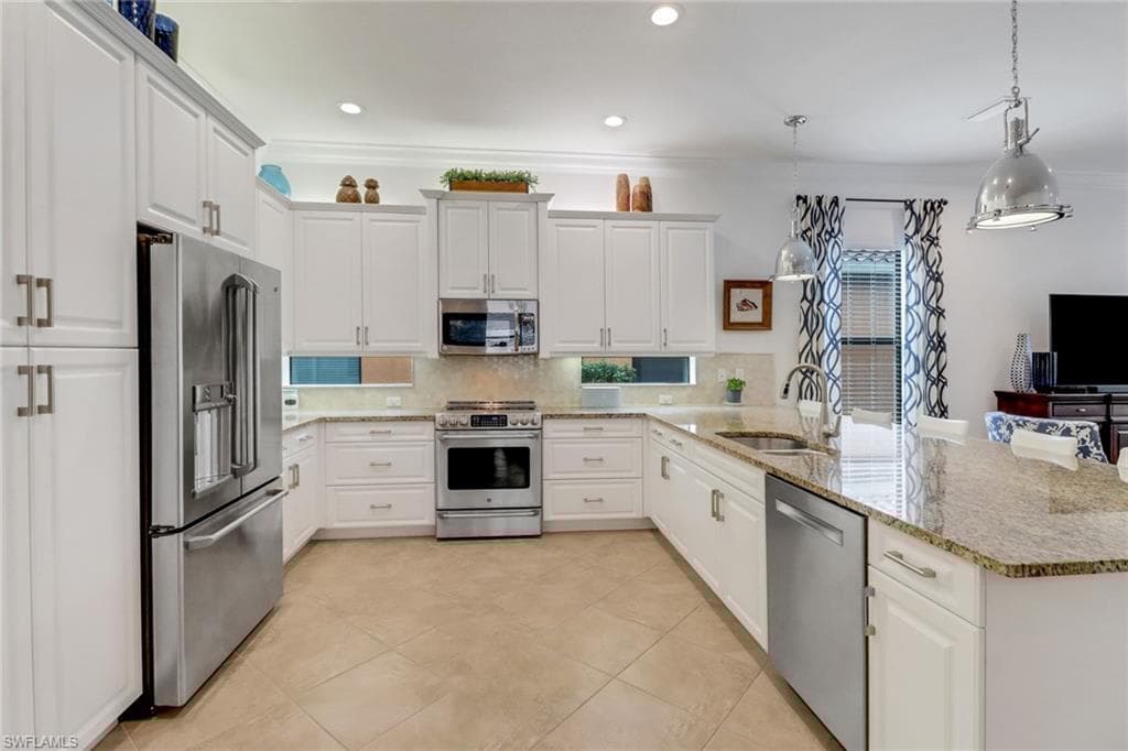 3475 Pacific Dr, Naples, FL 34119-5