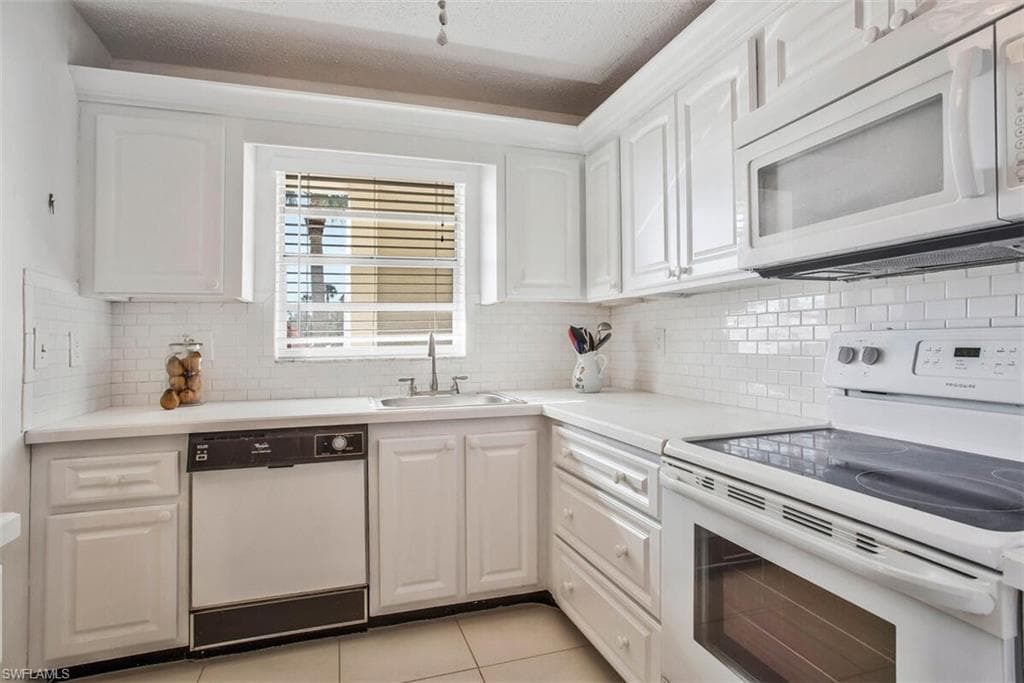 4158 27th Ct SW 102, Naples, FL 34116-16