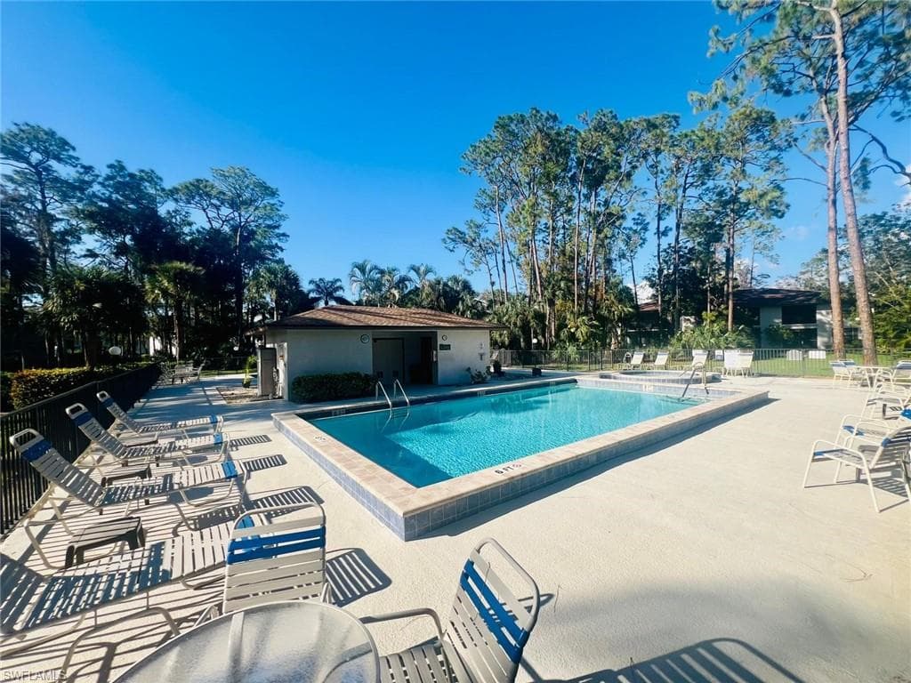 1733 Courtyard Way B-204, Naples, FL 34112-11