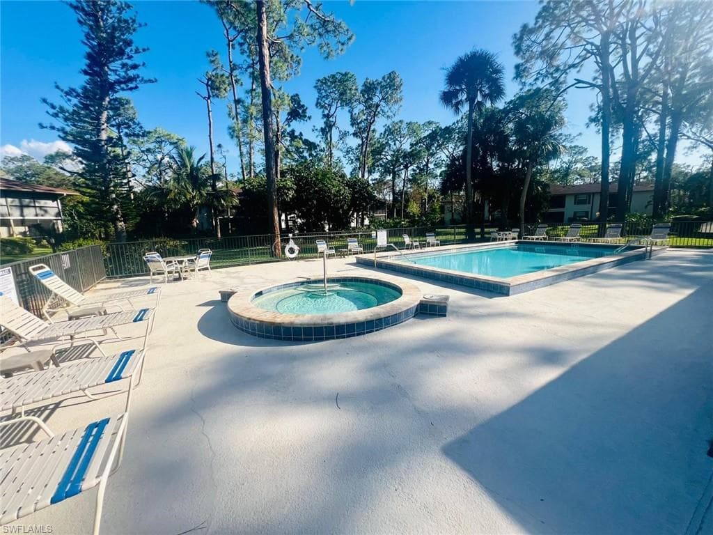 1733 Courtyard Way B-204, Naples, FL 34112-12