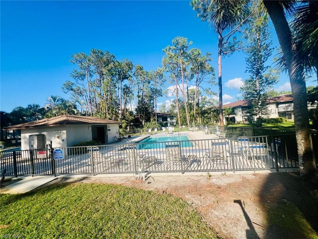1733 Courtyard Way B-204, Naples, FL 34112-14
