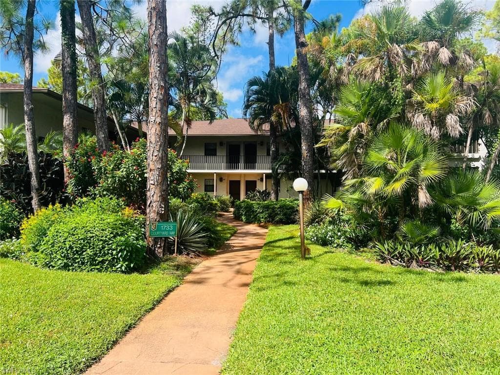 1733 Courtyard Way B-204, Naples, FL 34112-1