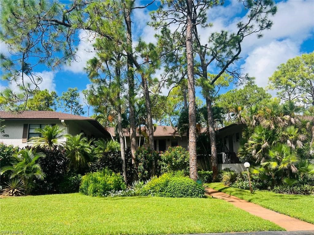 1733 Courtyard Way B-204, Naples, FL 34112-22