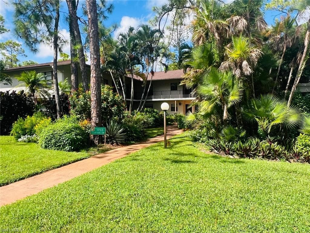 1733 Courtyard Way B-204, Naples, FL 34112-23