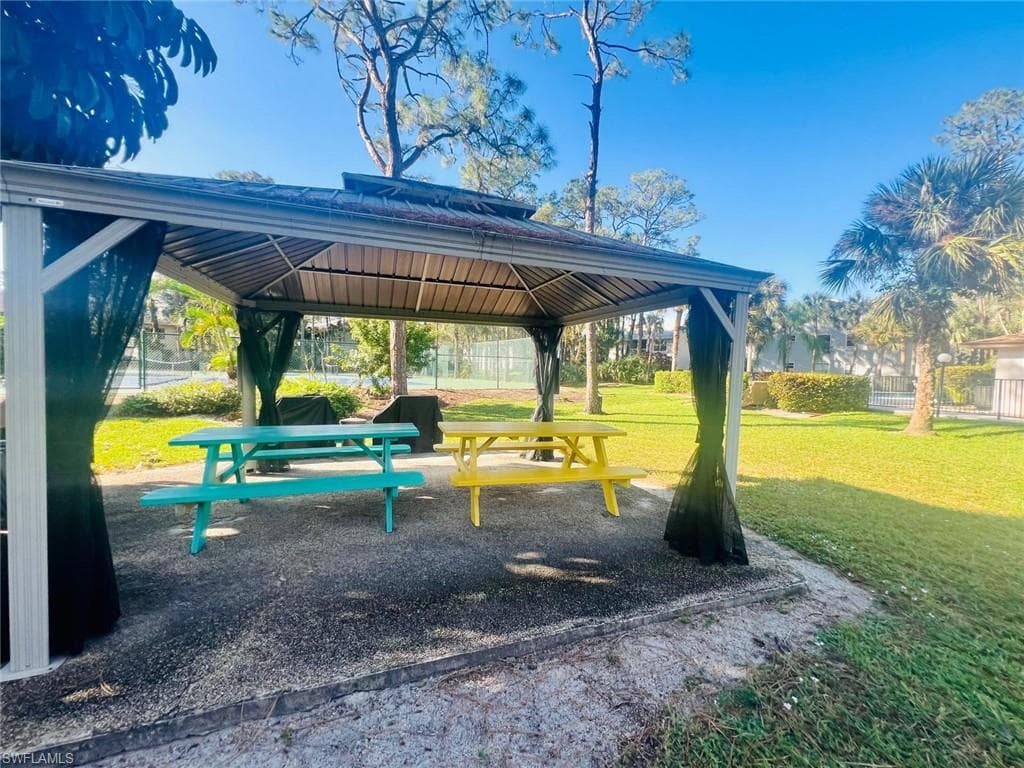 1733 Courtyard Way B-204, Naples, FL 34112-24