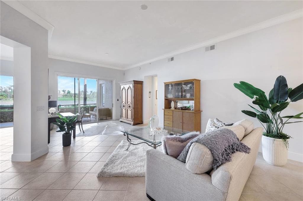 3695 Montreux Ln 8-101, Naples, FL 34114-9