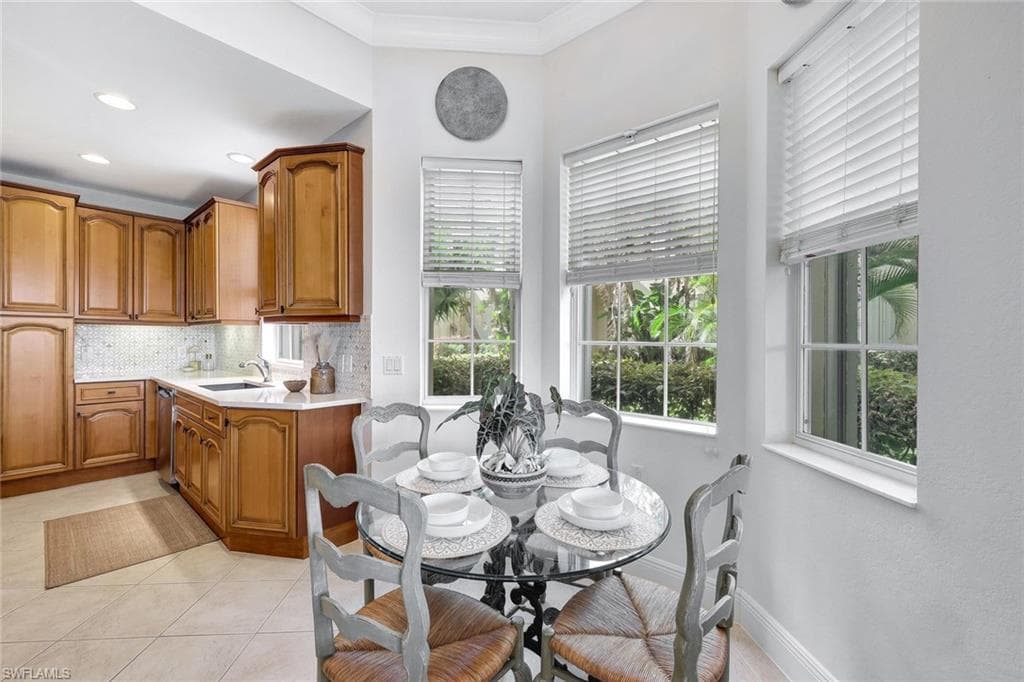 3695 Montreux Ln 8-101, Naples, FL 34114-17