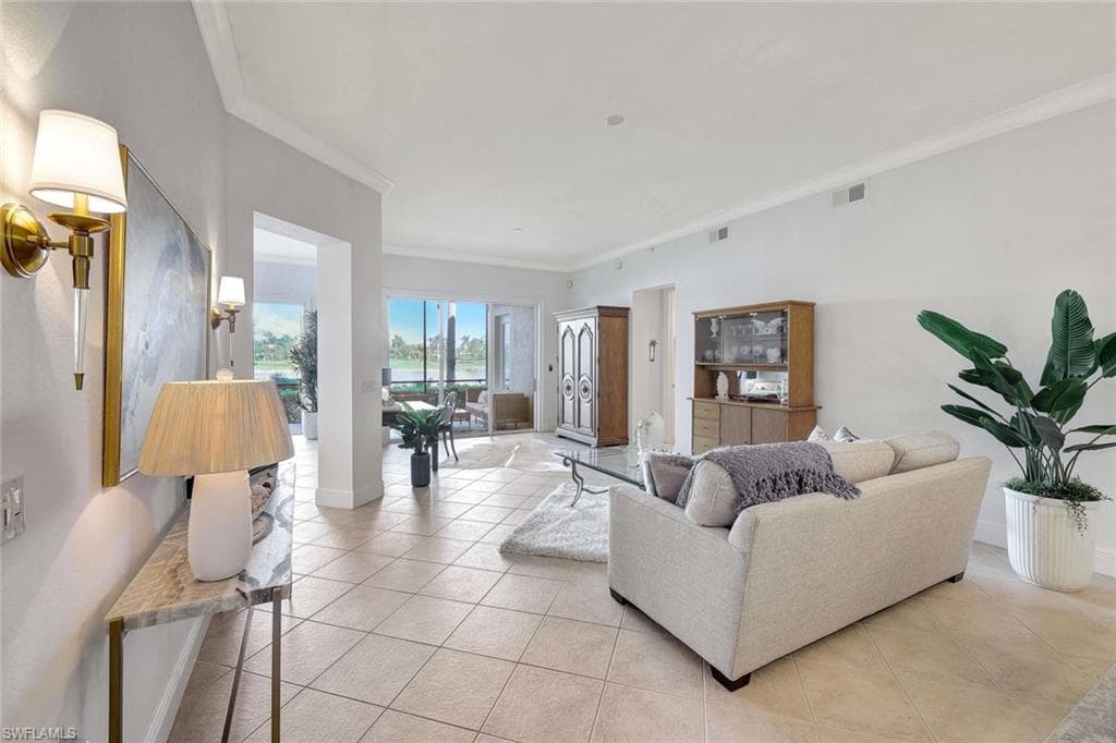 3695 Montreux Ln 8-101, Naples, FL 34114-3