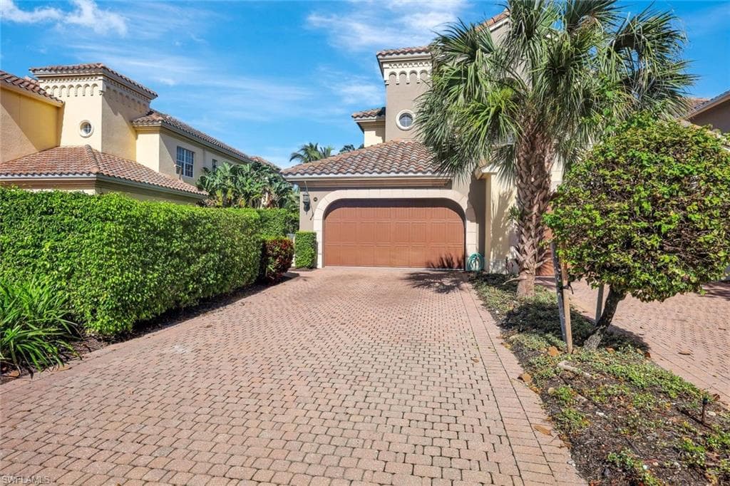 3695 Montreux Ln 8-101, Naples, FL 34114-4