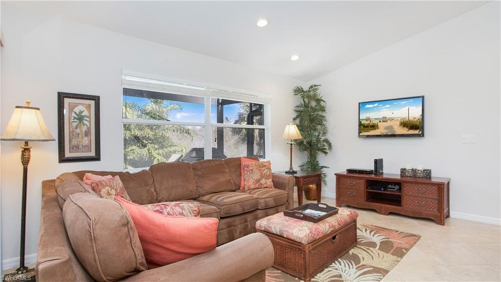 330 Colonial Ave, Marco Island, FL 34145-21