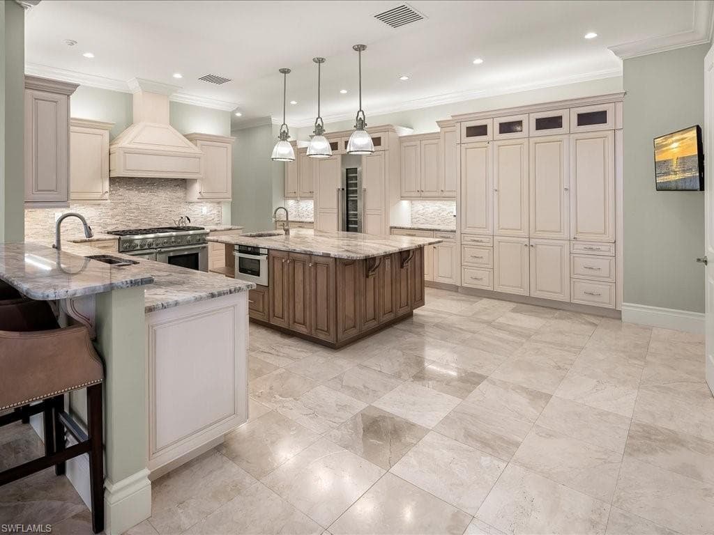 106 Eugenia Dr, Naples, FL 34108-9