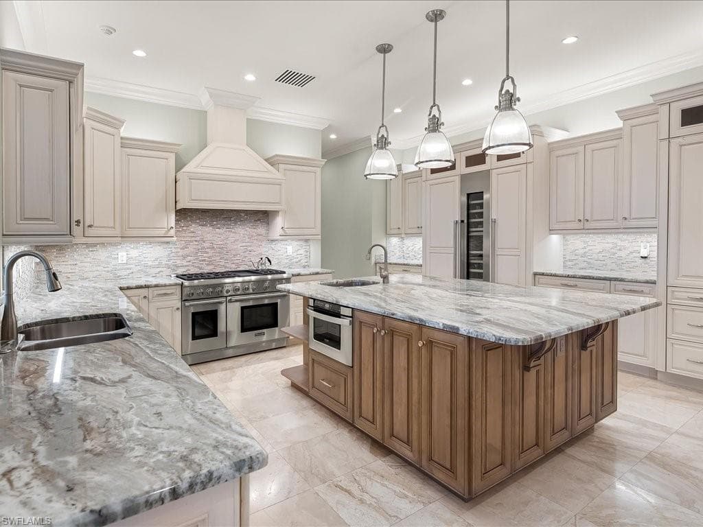 106 Eugenia Dr, Naples, FL 34108-10