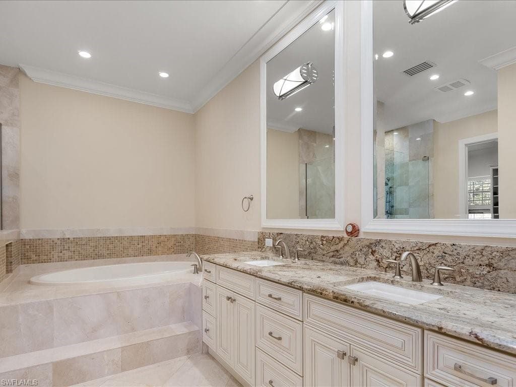 106 Eugenia Dr, Naples, FL 34108-15