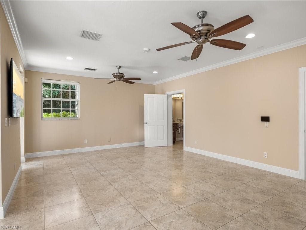 106 Eugenia Dr, Naples, FL 34108-33