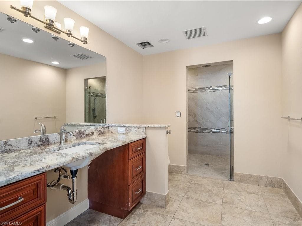 106 Eugenia Dr, Naples, FL 34108-35