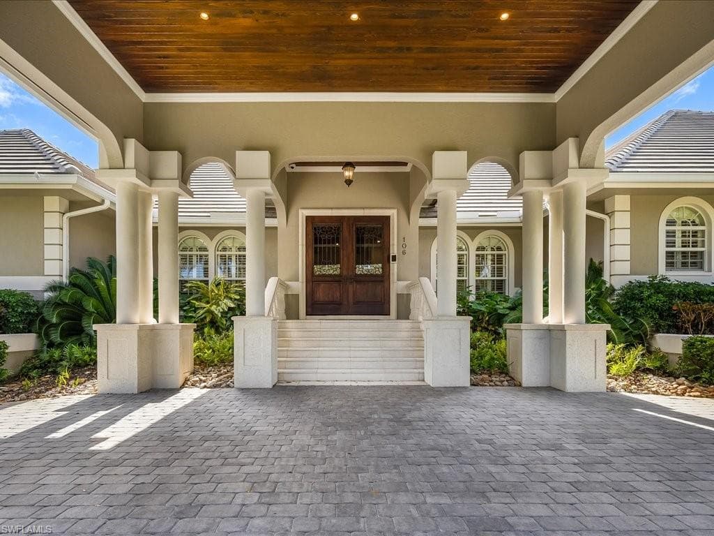 106 Eugenia Dr, Naples, FL 34108-2