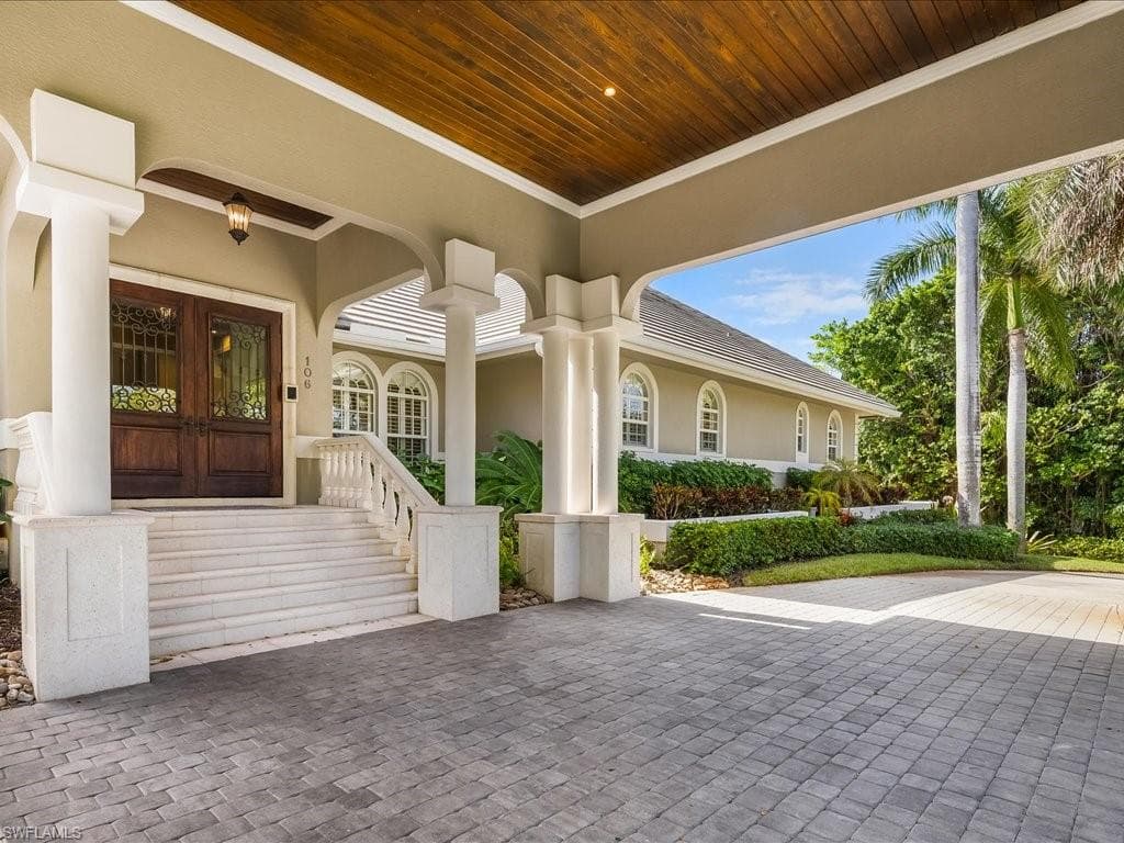 106 Eugenia Dr, Naples, FL 34108-3