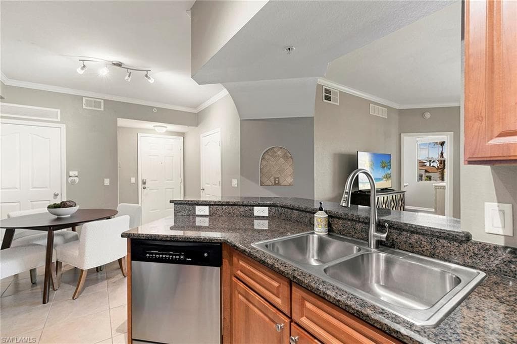 12990 Positano Cir 204, Naples, FL 34105-13