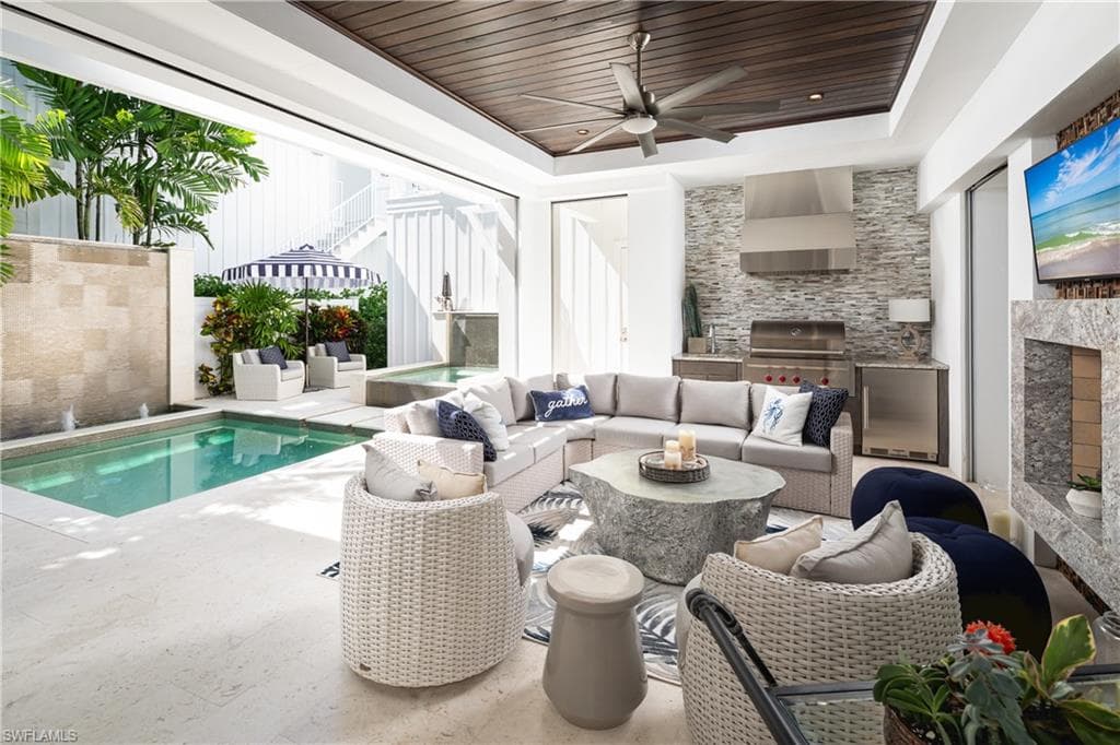 112 6th Street S, Naples, Fl 34102-28