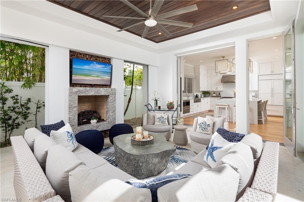 112 6th Street S, Naples, Fl 34102-2