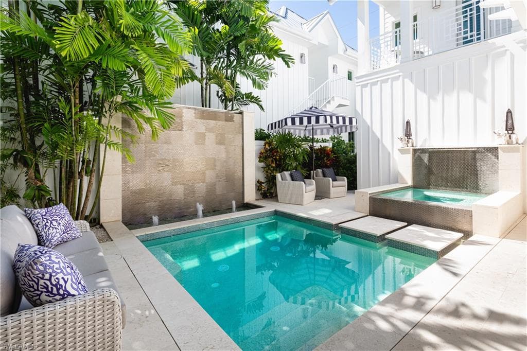 112 6th Street S, Naples, Fl 34102-33