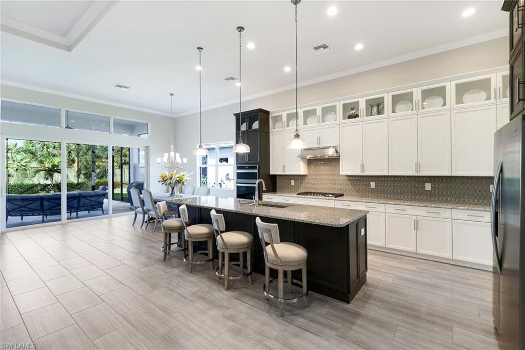 8999 Redonda Dr, Naples, FL 34114-8