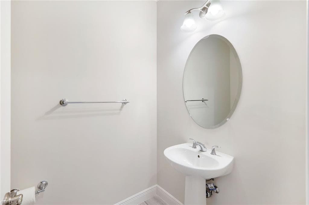 8999 Redonda Dr, Naples, FL 34114-16