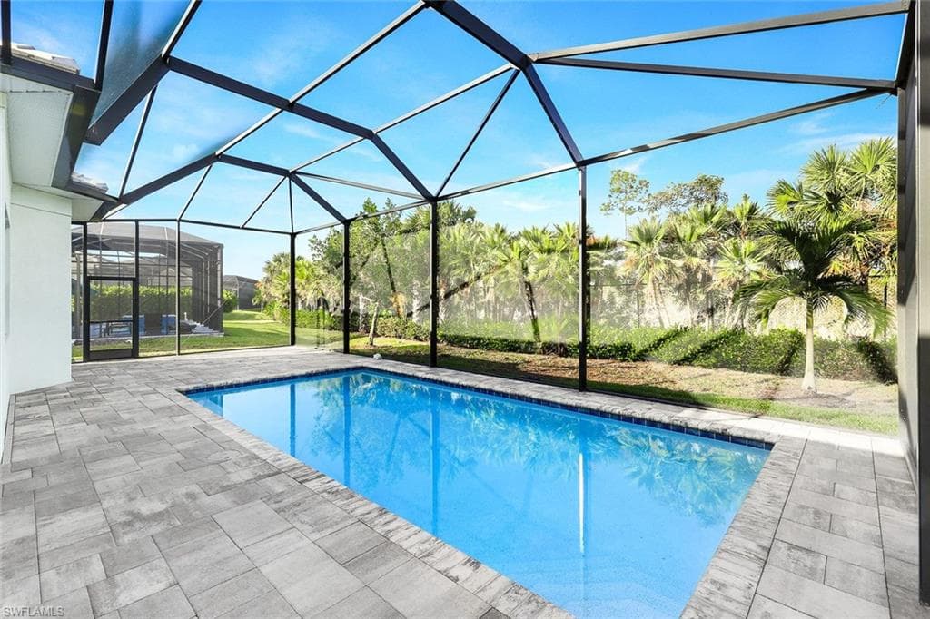 8999 Redonda Dr, Naples, FL 34114-18