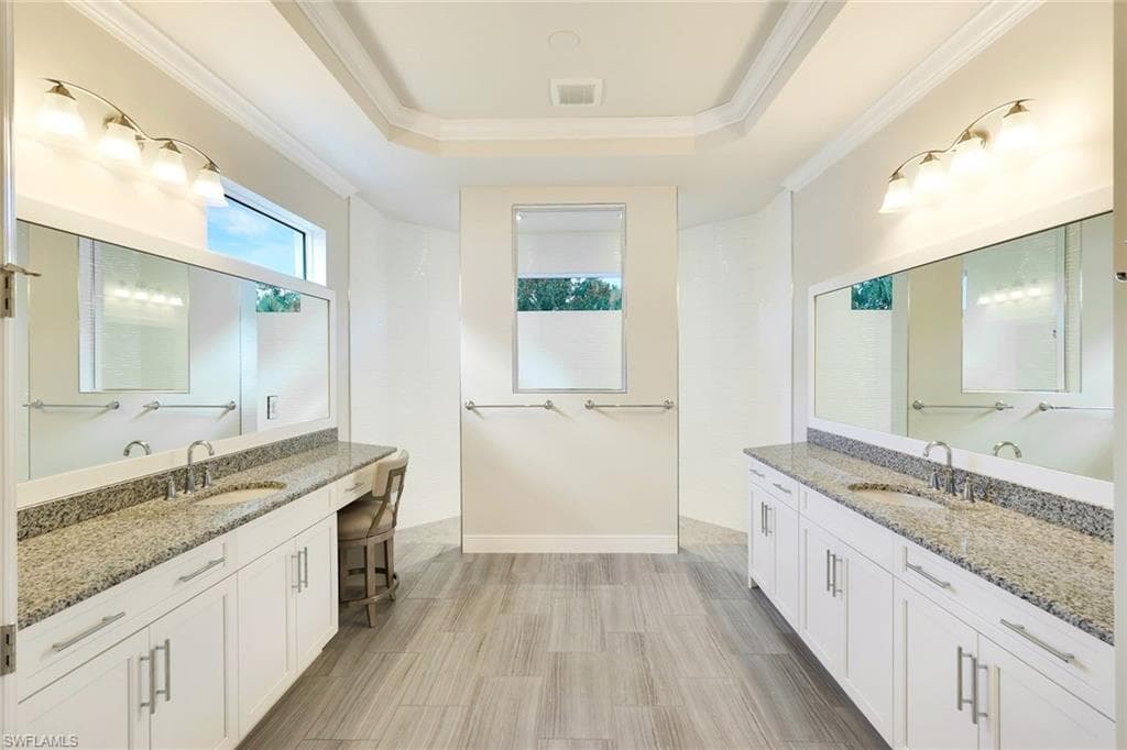 8999 Redonda Dr, Naples, FL 34114-5