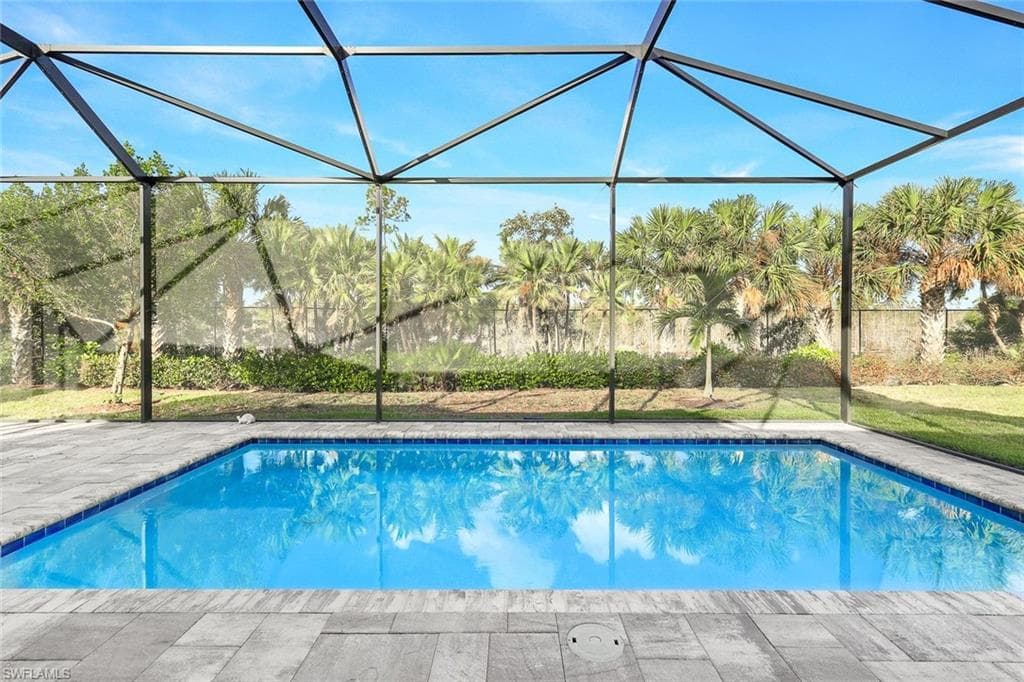 8999 Redonda Dr, Naples, FL 34114-6