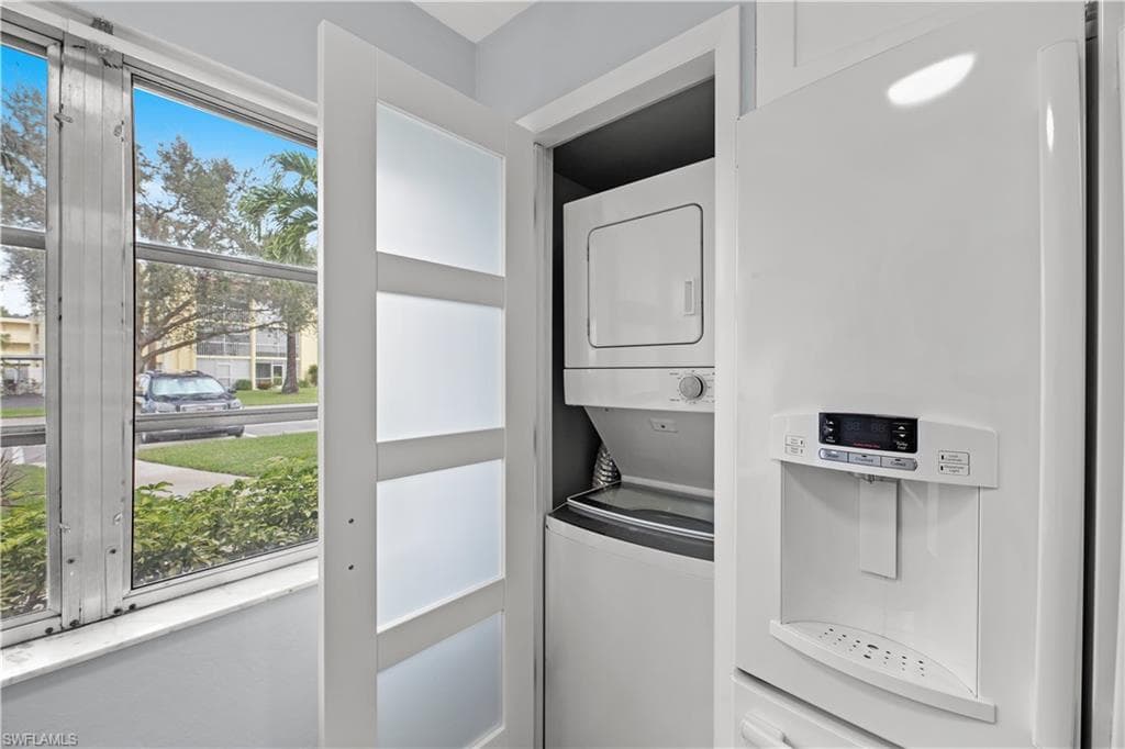 1055 Forest Lakes Dr F-102, Naples, FL 34105-24