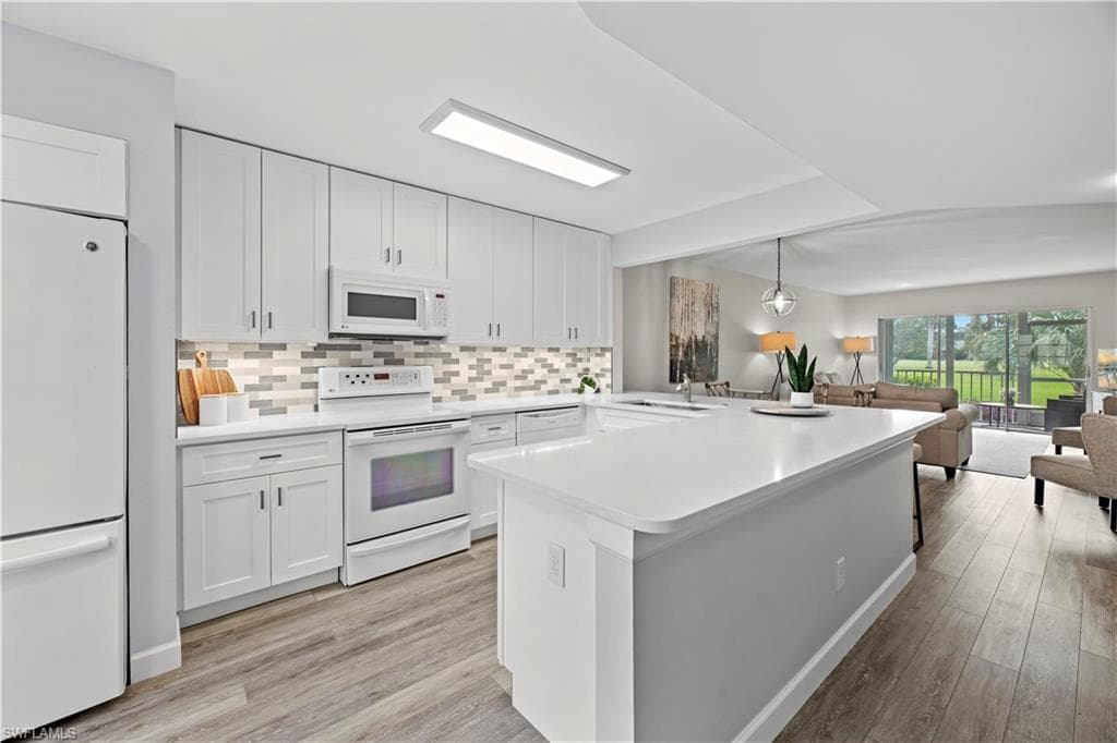 1055 Forest Lakes Dr F-102, Naples, FL 34105-3
