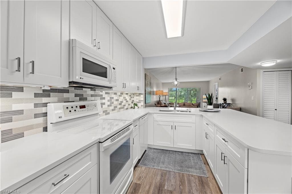 1055 Forest Lakes Dr F-102, Naples, FL 34105-5