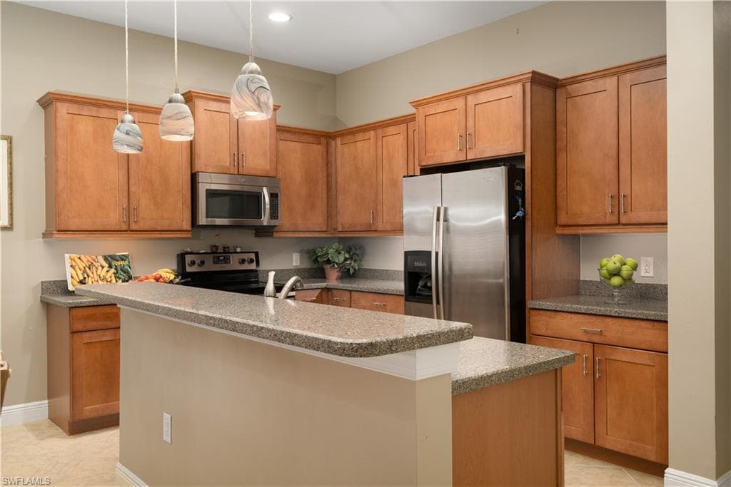 13484 Cambridge Ln, Naples, FL 34109-10